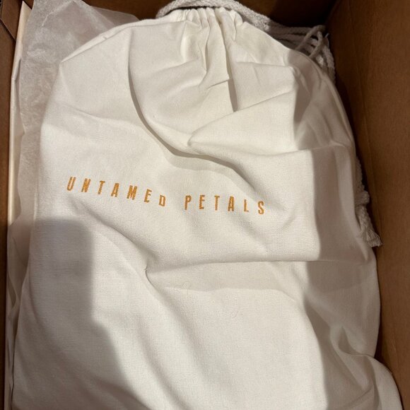 Untamed Petals Pearl Veil